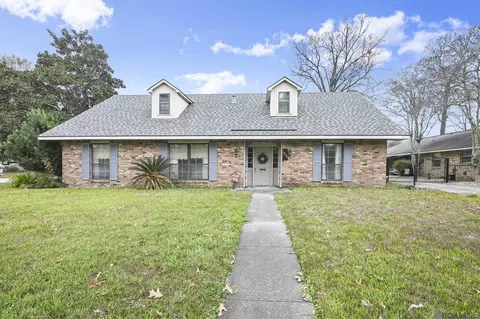 1090 Colonial Dr, Baton Rouge, LA 70806
