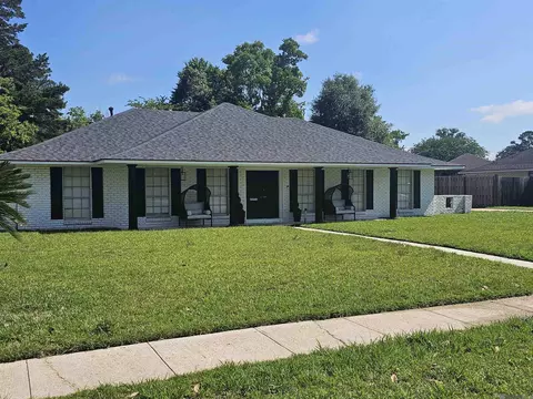 12379 Fairhaven Dr, Baton Rouge, LA 70815