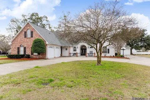 2145 Brittany Dr, Port Allen, LA 70767