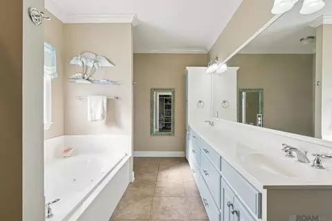 Bath - 34113 Spring Lake Dr, Walker, LA 70785 photo 1 of 4
