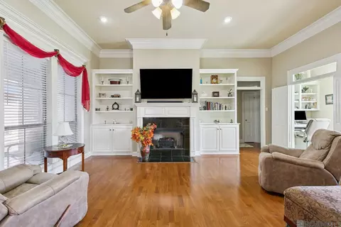 Living - 34113 Spring Lake Dr, Walker, LA 70785 photo 2 of 3