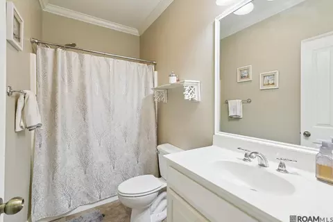 Bath - 34113 Spring Lake Dr, Walker, LA 70785 photo 3 of 4