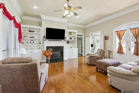 Living - 34113 Spring Lake Dr, Walker, LA 70785 photo 1 of 3
