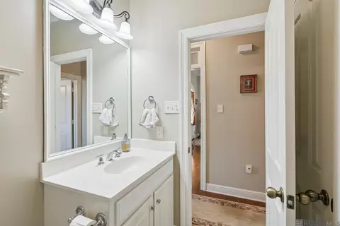 Bath - 34113 Spring Lake Dr, Walker, LA 70785 photo 4 of 4