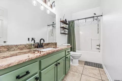 Bath - 11135 Peaks Ave, Walker, LA 70785 photo 3 of 3