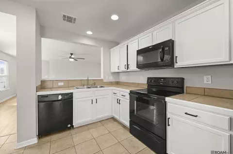Kitchen - 13551 Rose Dr, Walker, LA 70785 photo 1 of 1