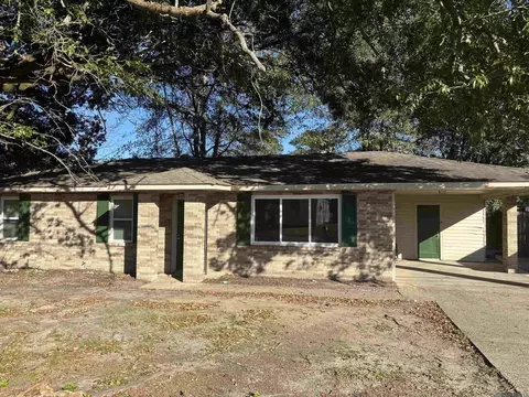 1026 S Arceneaux, Gonzales, LA 70737