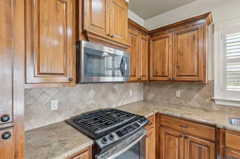 Kitchen - 30979 Ridgeway Dr, Walker, LA 70785 photo 3 of 3