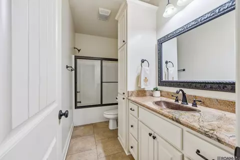 Bath - 30979 Ridgeway Dr, Walker, LA 70785 photo 4 of 5