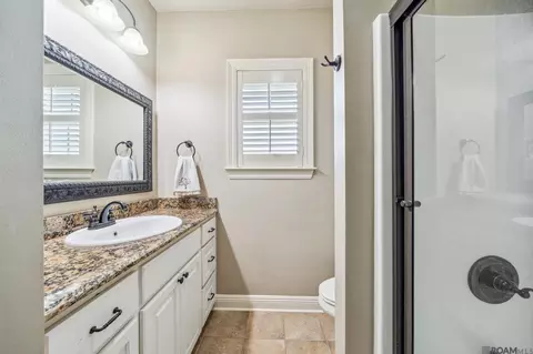 Bath - 30979 Ridgeway Dr, Walker, LA 70785 photo 5 of 5
