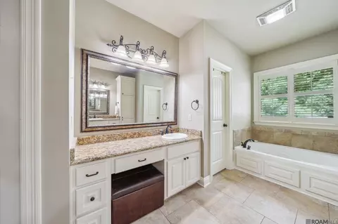 Bath - 30979 Ridgeway Dr, Walker, LA 70785 photo 2 of 5