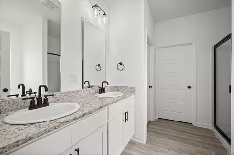 Bath - 966 Ryan Ave, Baker, LA 70714 photo 2 of 4