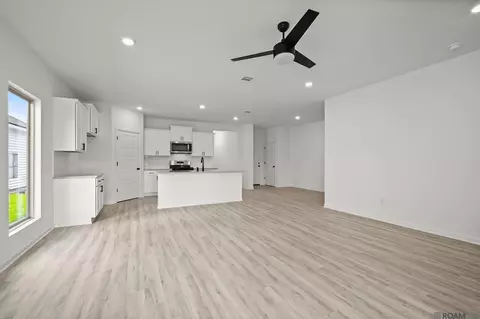 Living - 966 Ryan Ave, Baker, LA 70714 photo 1 of 2