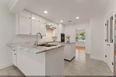 2106 Lee Dr, Baton Rouge, LA 70808