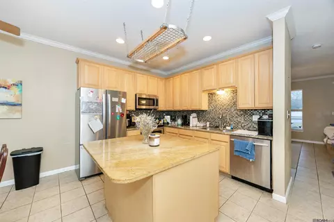 4000 Lake Beau Pre # 17, Baton Rouge, LA 70820