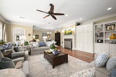 1385 Lobdell Ave, Baton Rouge, LA 70806
