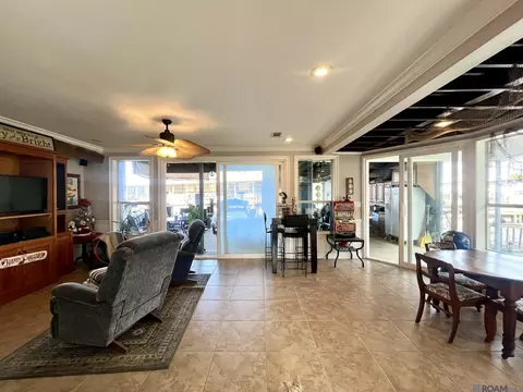 Living - 32875 Rivergate Cir # 1, Springfield, LA 70462 photo 1 of 3