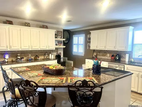 Kitchen - 32875 Rivergate Cir # 1, Springfield, LA 70462 photo 2 of 3