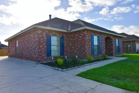 121 Therease St, Vacherie, LA 70090