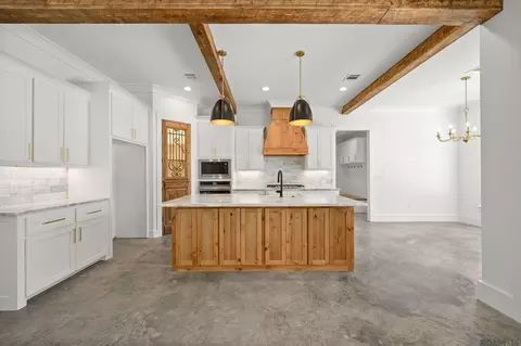 10642 Summerside Dr, Baker, LA 70714