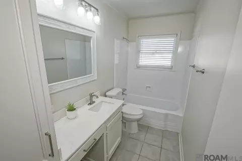 Bath - 2465 Ray Weiland Dr, Baker, LA 70714 photo 1 of 2