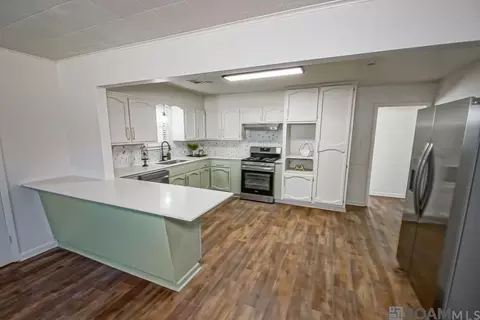 Kitchen - 2465 Ray Weiland Dr, Baker, LA 70714 photo 2 of 3