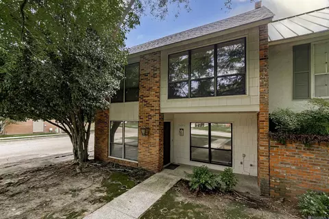 5435 Heatherstone Dr, Baton Rouge, LA 70820