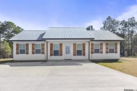 26400 Ponchatoula Dr, Springfield, LA 70462