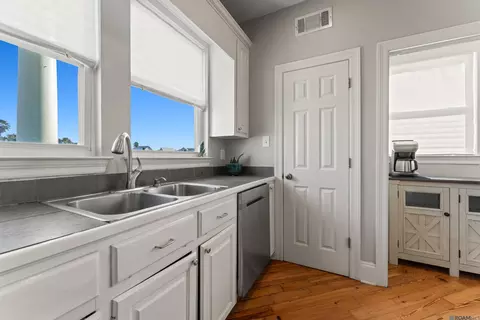 Kitchen - 17097 Peace Point Dr, Springfield, LA 70462 photo 1 of 4