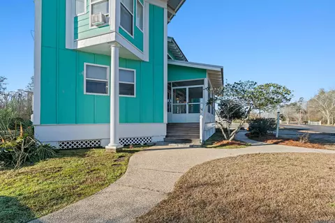 Exterior - 17097 Peace Point Dr, Springfield, LA 70462 photo 2 of 12