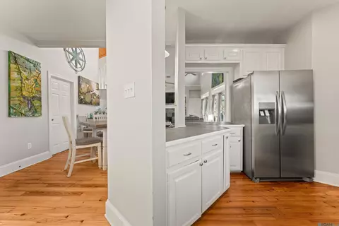 Kitchen - 17097 Peace Point Dr, Springfield, LA 70462 photo 3 of 4