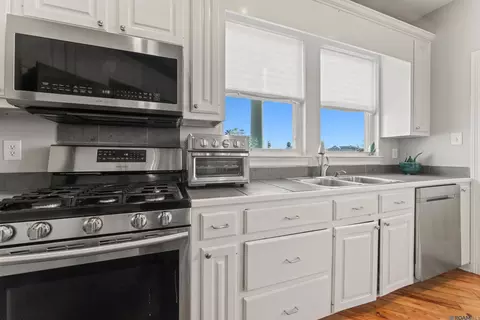 Kitchen - 17097 Peace Point Dr, Springfield, LA 70462 photo 2 of 4