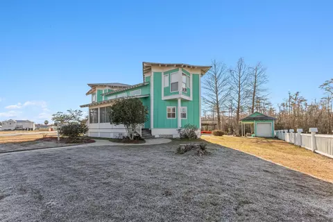 Exterior - 17097 Peace Point Dr, Springfield, LA 70462 photo 3 of 12