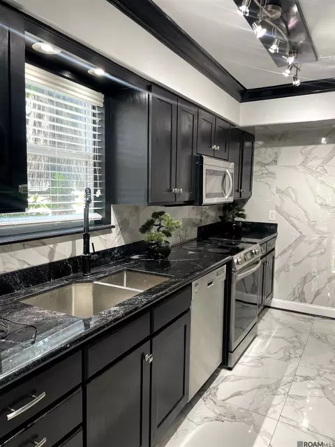 Kitchen - 50 Chamale Cove East Cv, Slidell, LA 70460 photo 3 of 3