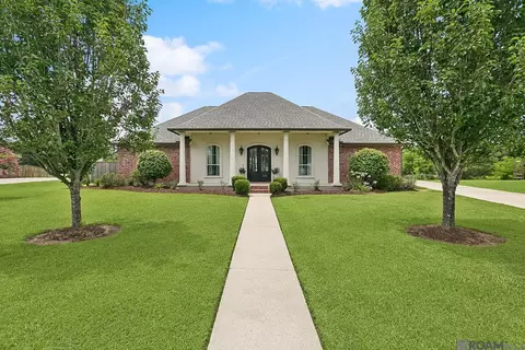 11177 Toria Ln, Saint Amant, LA 70774