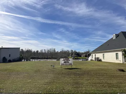 11571 Home Port Dr, Saint Amant, LA 70774