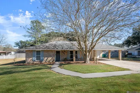 5626 Fennwood Dr, Zachary, LA 70791