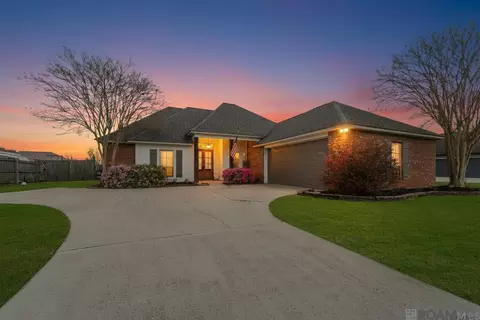 12490 Plantation Creek Dr, Geismar, LA 70734