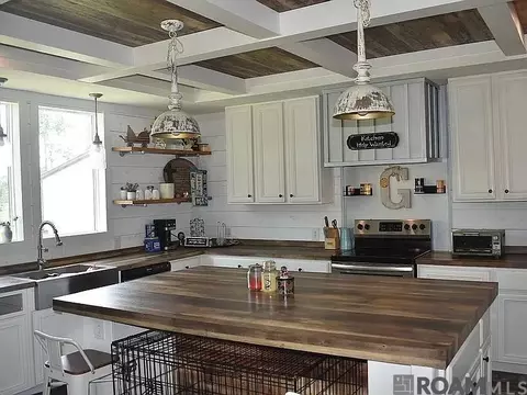 Kitchen - 6101 Hancock Rd, Gloster, MS 39638 photo 2 of 3