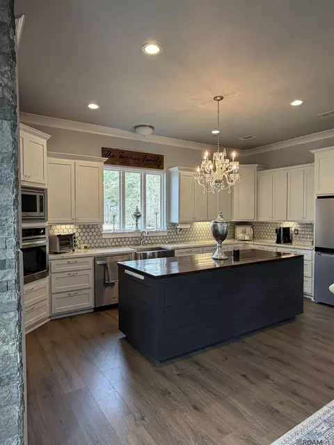 Kitchen - 35120 Weiss Rd, Walker, LA 70785 photo 2 of 2