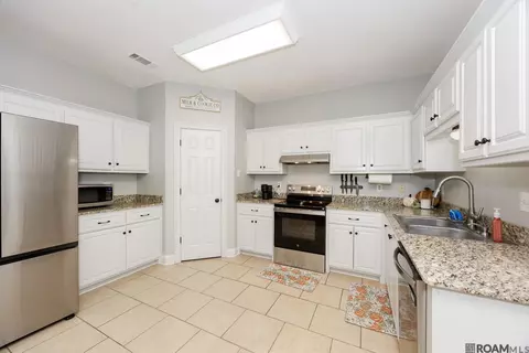 732 Elk Lake Dr, Baton Rouge, LA 70816
