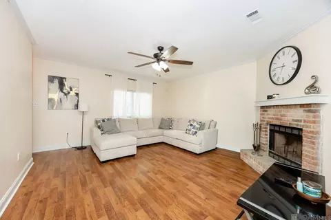 732 Elk Lake Dr, Baton Rouge, LA 70816