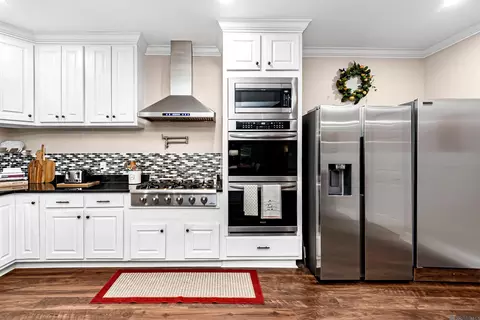 Kitchen - 14736 Chenal Rd, Jarreau, LA 70749 photo 4 of 6