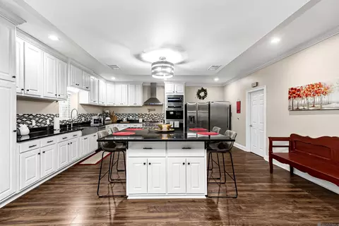 Kitchen - 14736 Chenal Rd, Jarreau, LA 70749 photo 3 of 6