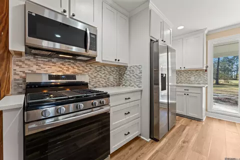 Kitchen - 12944 Pleasant Rdg, Walker, LA 70785 photo 3 of 4