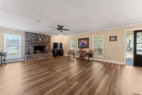 Living - 12944 Pleasant Rdg, Walker, LA 70785 photo 2 of 3