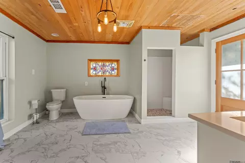 Bath - 12944 Pleasant Rdg, Walker, LA 70785 photo 2 of 5