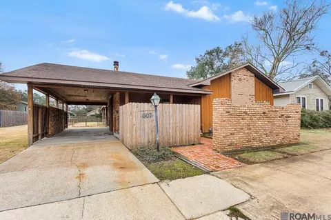 607 Court St, Port Allen, LA 70767