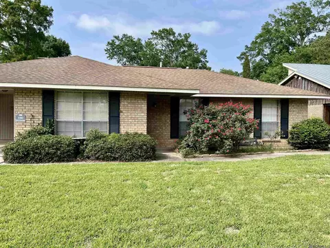 2054 Rowcliff Dr, Port Allen, LA 70767