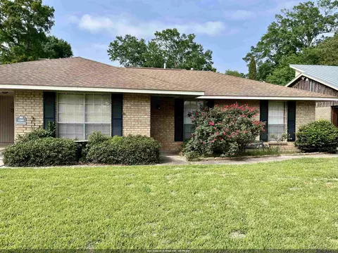 2054 Rowcliff Dr, Port Allen, LA 70767